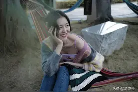 刘雯冬日私服穿搭，看爱笑的大表姐，在休闲简约风中玩转色彩图片