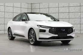 新车 | 福特新一代蒙迪欧实车曝光，大嘴前脸更新，轴距大幅加长图片