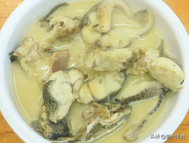 硬知识！不用过多的调料，营养黑鱼汤只鲜不腥