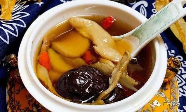 花胶黄芪当归鸡汤容易上火吗 花胶黄芪当归鸡汤功效