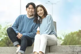 我第12次相亲被女邻居破坏后，我愤怒地闯进了她家：还钱图片