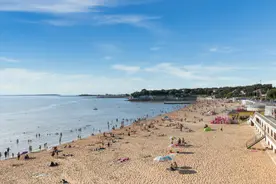 法国旅游攻略 La Rochelle 的历史故事 法国海港城市生活图片