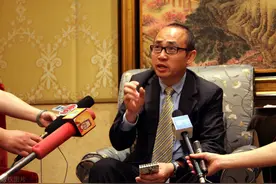 躲在外国不回来的潘某，不仅父亲是百亿富豪，岳父也是亿万富豪图片