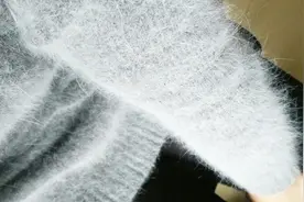 衣服掉毛太烦人，这样处理一下，怎么穿都不会掉毛视频封面