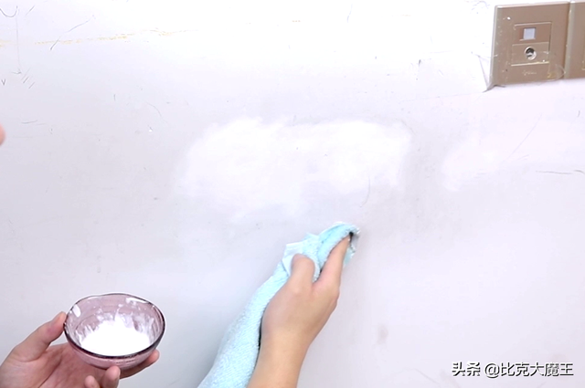 白墙脏了不用重新刷，用这4样东西擦一擦，墙壁白净如新，厉害了