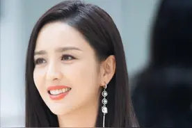 38岁佟丽娅身材惹人羡，露小蛮腰真吸睛，脚踩恨天高双腿细长图片
