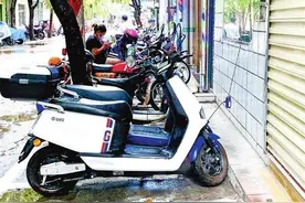 小刀长征版电动车一次充电300里，这续航再也不用为充电烦了图片