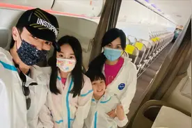 吴尊携全家来中国难掩激动，带十几大包行李搬迁，或将在内地过年图片