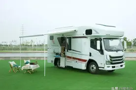 超大车内空间，坐拥舒适睡眠，上汽大通MAXUS生活家H60轻卡房车图片