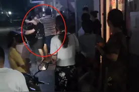 “老娘比你老比你丑，偏偏他要我不要你！”丈夫去足浴店被妻子堵住，女员工对原配嚣张挑衅图片