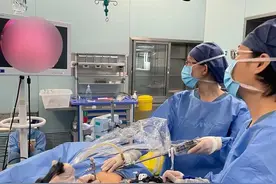 揪心！4岁女童吞下105颗磁力珠，看医生如何施救图片