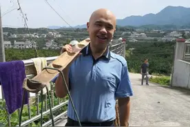 985硕士失业后开摩的：38岁面试受的屈辱和开摩的一样，“我只是行走在低谷”图片