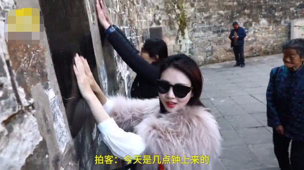 猪年摸猪头万事不用愁，八万人庙会摸福，青铜猪硬是被摸掉了色