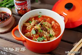 不擀面不扯面，拇指一搓变身小贝壳，搭配番茄牛肉浇头真好吃图片