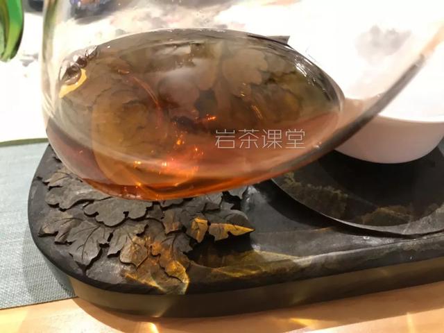 武夷岩茶有涩味，汤水浑浊，这是怎么回事？