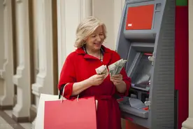 老年人怎样用银行的ATM机取款，具体要怎么操作？图片