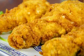 厨师长分享脆皮鸡腿的做法，如何皮脆肉嫩，原来过程有讲究