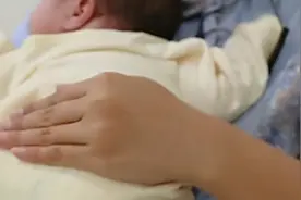 孩子吃完就吐奶，你还只会拍嗝？做到这几件事一滴奶水都不浪费图片