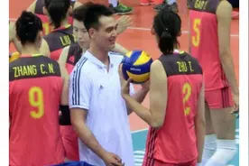 朱婷脚踢他屁股显亲昵，还说肥水不流外人田，这么主动的吗？图片