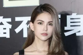 昆凌3年剖腹产2胎，当她露出肚皮后，网友：我真的酸了图片