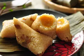 煮熟的粽子怎么保存？分享2招，放两个星期都没问题，很香很糯图片