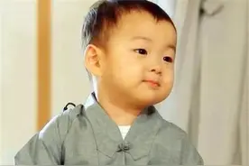 “国民表情包”长大了，萌娃变成小帅哥，喜欢他们现在的样子吗？图片