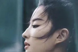岁月从不败美人，美人在骨不在皮图片