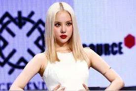 韩女团GFriend发新专辑，六人白衣造型换发色图片