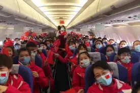辽宁最后一批医护人员到家了，一个都不少！图片