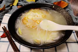 这款萝卜丝煎蛋汤，秋冬季一定要多喝，做法简单，清淡爽口不油腻图片