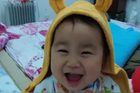 闺女的治愈系笑容！每气的我冒火，看看也有可爱的时候！养着吧！图片
