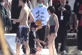 张子枫新剧路透曝光！罕见穿泳衣身材健康圆润，跟吴磊戏水好有爱图片