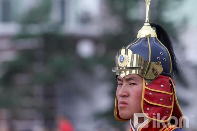 蒙古国大阅兵，总统检阅“铠甲勇士”| 图说