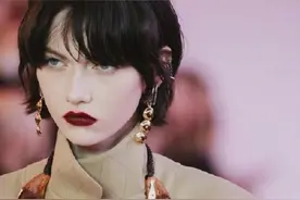 17岁高级厌世脸模特Sofia Steinberg 超A的俄罗斯美女图片