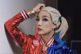 江美仪与吴君如弟弟结束十多年婚姻，素颜出镜状态佳，越活越年轻图片
