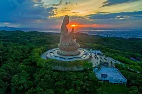 守在南海的大山大佛图片
