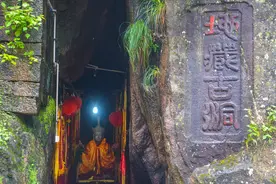 地藏王菩萨真身修行处，1306米山巅的寺庙，建成年代至今成谜图片