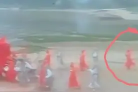 听说英叔当面拍的时候混进去个真的图片