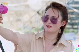 妻子团沙滩玩游戏，蒋勤勤秦海璐长裙保守，吴宣仪露背吊带惹争议图片