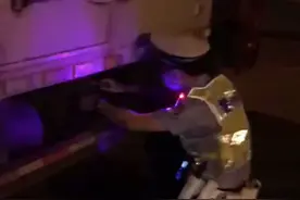 货车趴窝深夜遇救星 女子发文寻热心交警图片