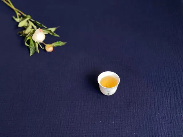 白茶不一定是白色，可是变黑一定有问题
