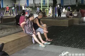 创文·曝光台㉙|​江边小憩要讲文明“花式赤足”实在不雅图片