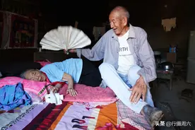 烈日高温300年老屋内睡觉生火盖被子，8旬老人感觉很温暖，咋回事图片