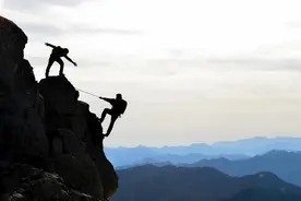 珠峰早被成功登顶，为何5596米的玉龙雪山却至今无一人登顶？图片