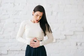 关于女性慢性下腹痛，想知道有哪些常见原因吗？医生直接告诉你图片