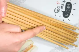 新筷子别简单洗洗就用，教你一个小妙招，筷子干净卫生不易发霉图片