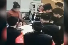 情侣为民警付面钱 留下纸条：冬日很冷，警察兄弟辛苦视频封面