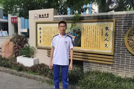 中考放榜！南海已有7人超700分，直击现场图片