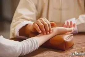 老医生临终前，为何把祖传秘方传给无血缘关系的他图片