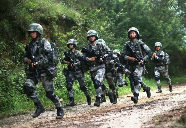 “三八”妇女节特辑｜这些就是特战女兵的训练日常